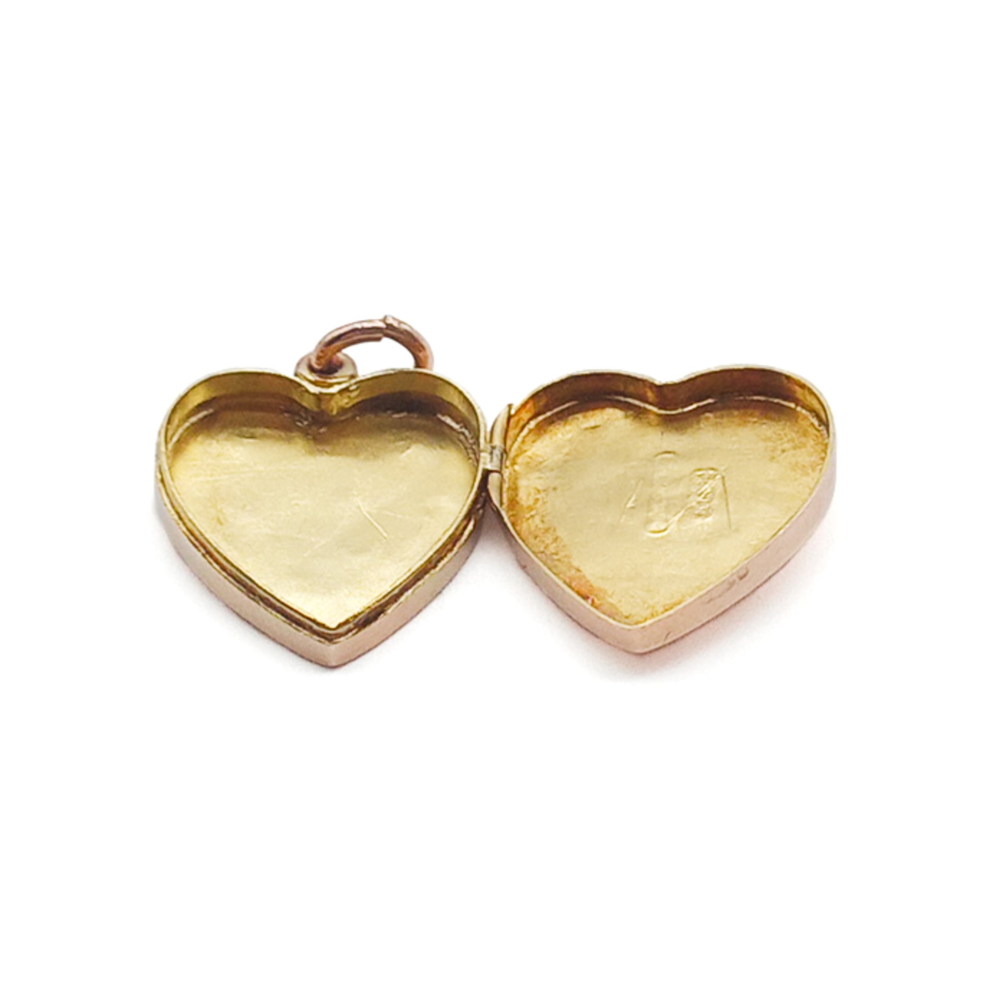 Lovely Victorian 9ct rose gold heart locket with a horseshoe design on the front.