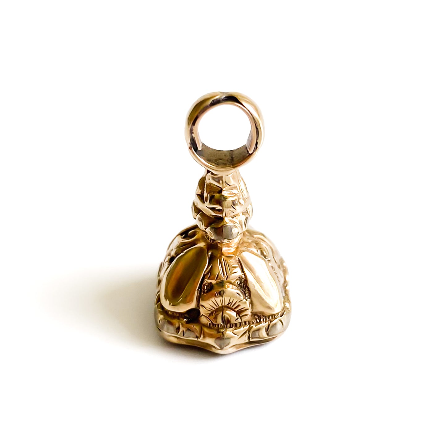 Charming miniature Victorian gold cased sardonyx seal with lovely engraved detail.