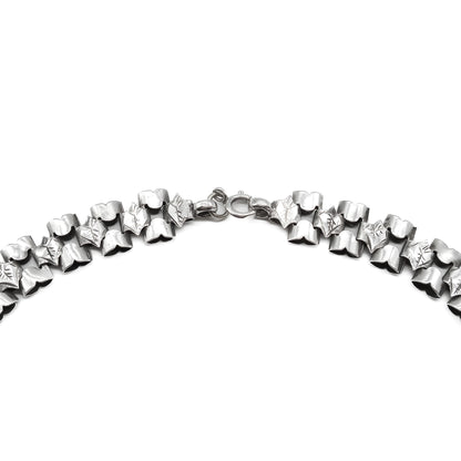 Lovely Victorian silver choker with a leaf design on ornate links.