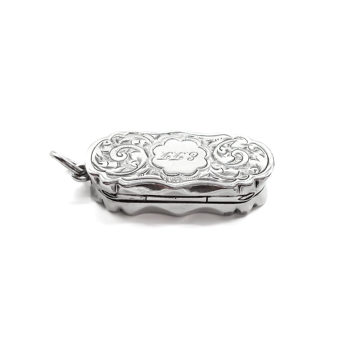 Beautifully engraved Victorian silver vinaigrette that can be worn as a pendant. Chester 1901