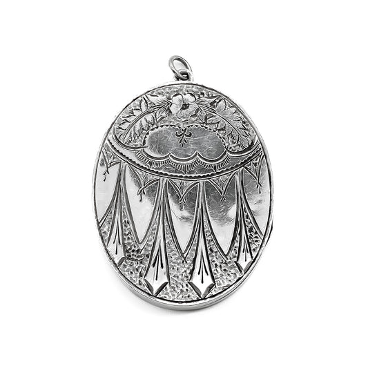 Beautifully engraved Victorian sterling silver oval locket.   Maker: GL and CO.
