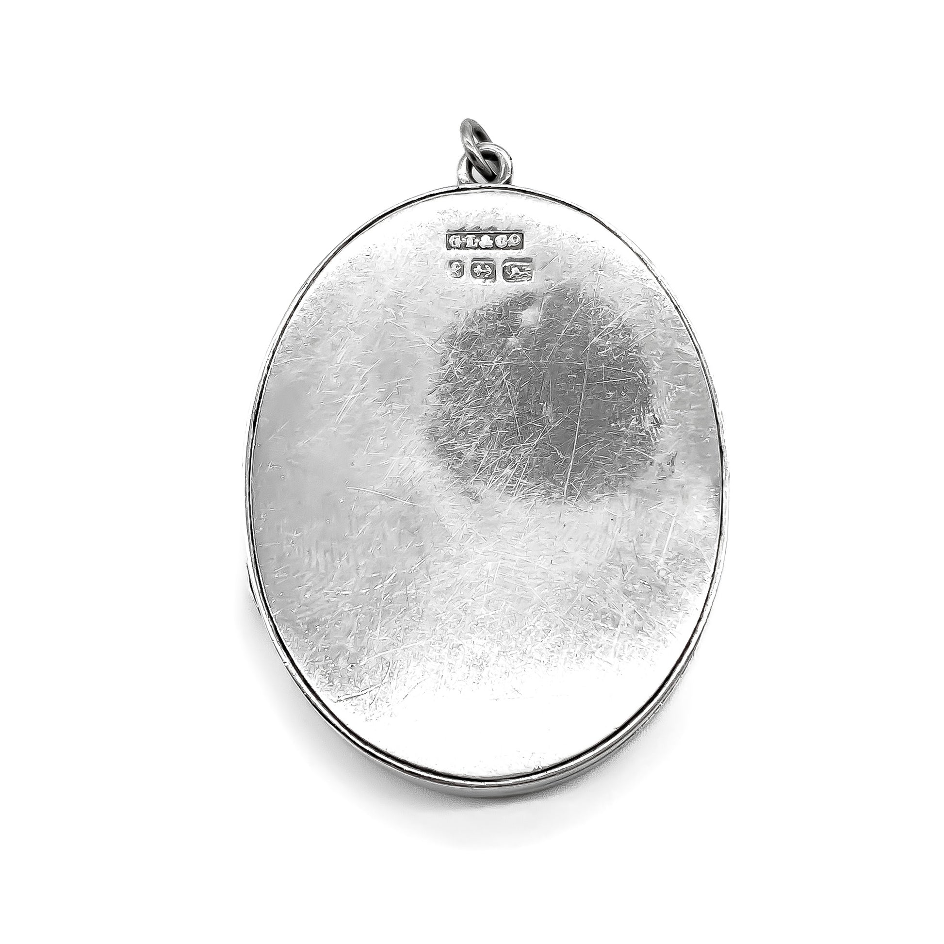 Beautifully engraved Victorian sterling silver oval locket.   Maker: GL and CO.