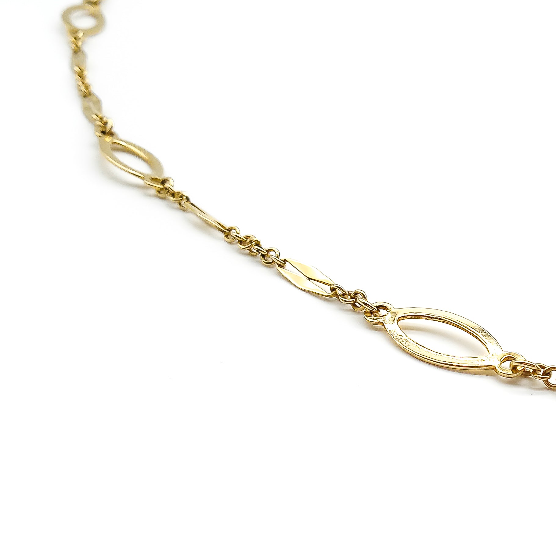 Stylish vintage 14ct yellow gold opera length necklace with fancy links.