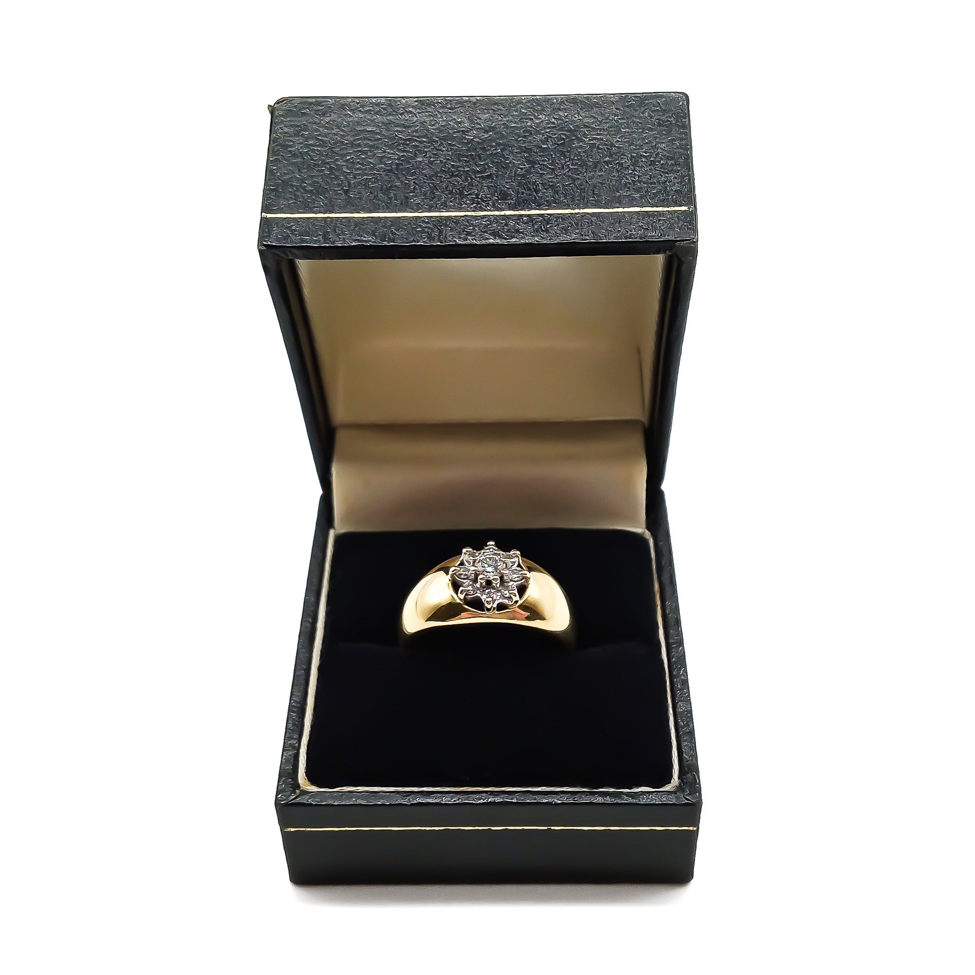 Lovely vintage 18ct yellow gold diamond ring with nine sparkling diamonds in a white gold flower setting.