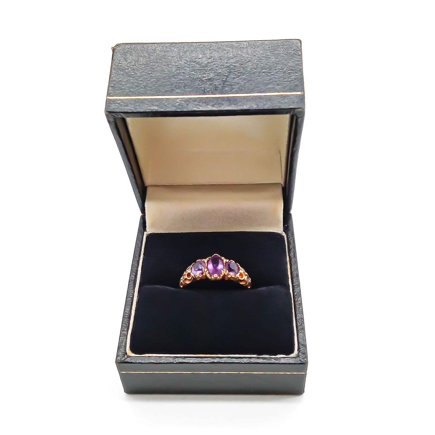 Pretty Victorian-style 9ct gold ring set with three amethysts, with beautiful engraving.