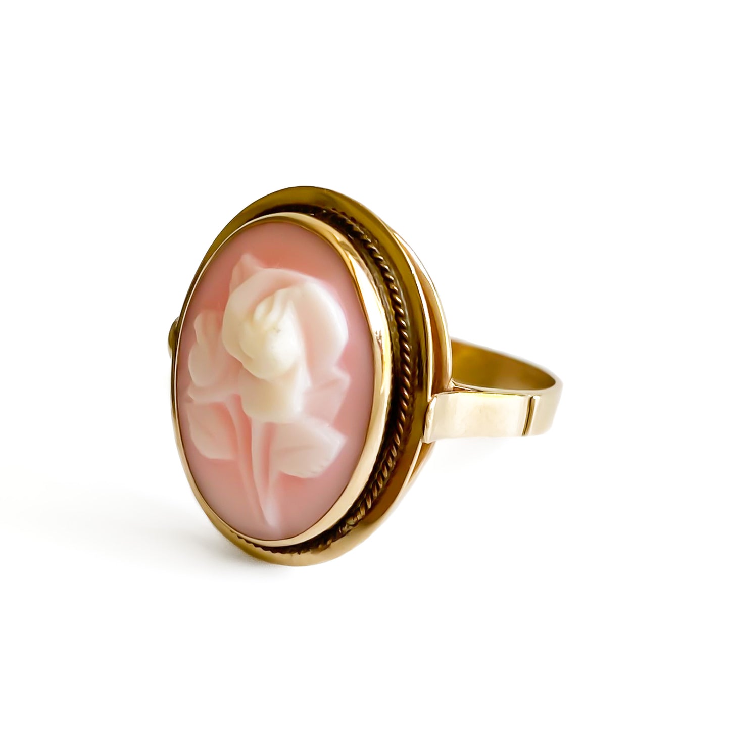 Pretty vintage 9ct yellow gold ring set with a beautifully carved rose cameo.