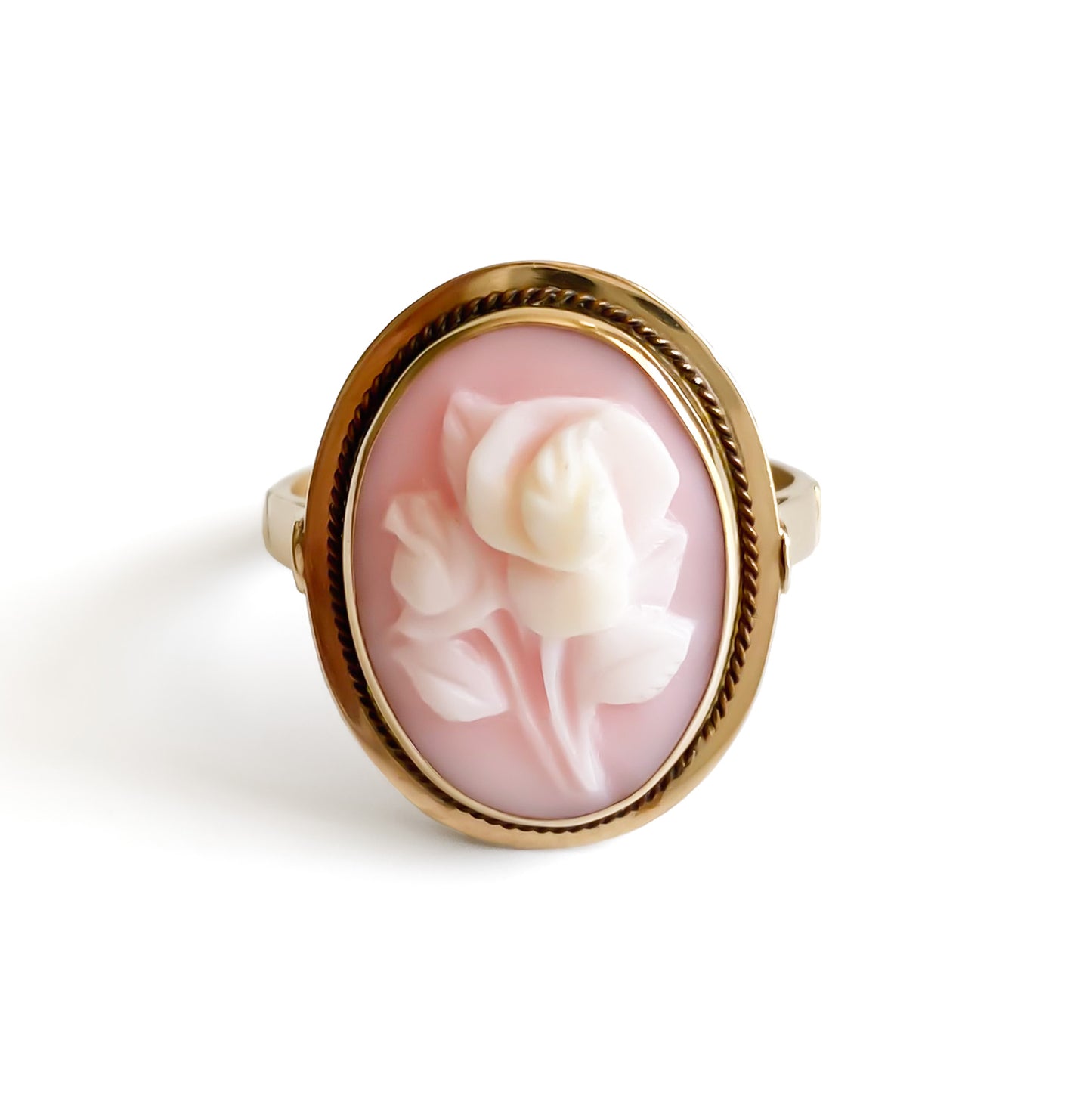 Pretty vintage 9ct yellow gold ring set with a beautifully carved rose cameo.