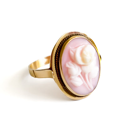 Pretty vintage 9ct yellow gold ring set with a beautifully carved rose cameo.