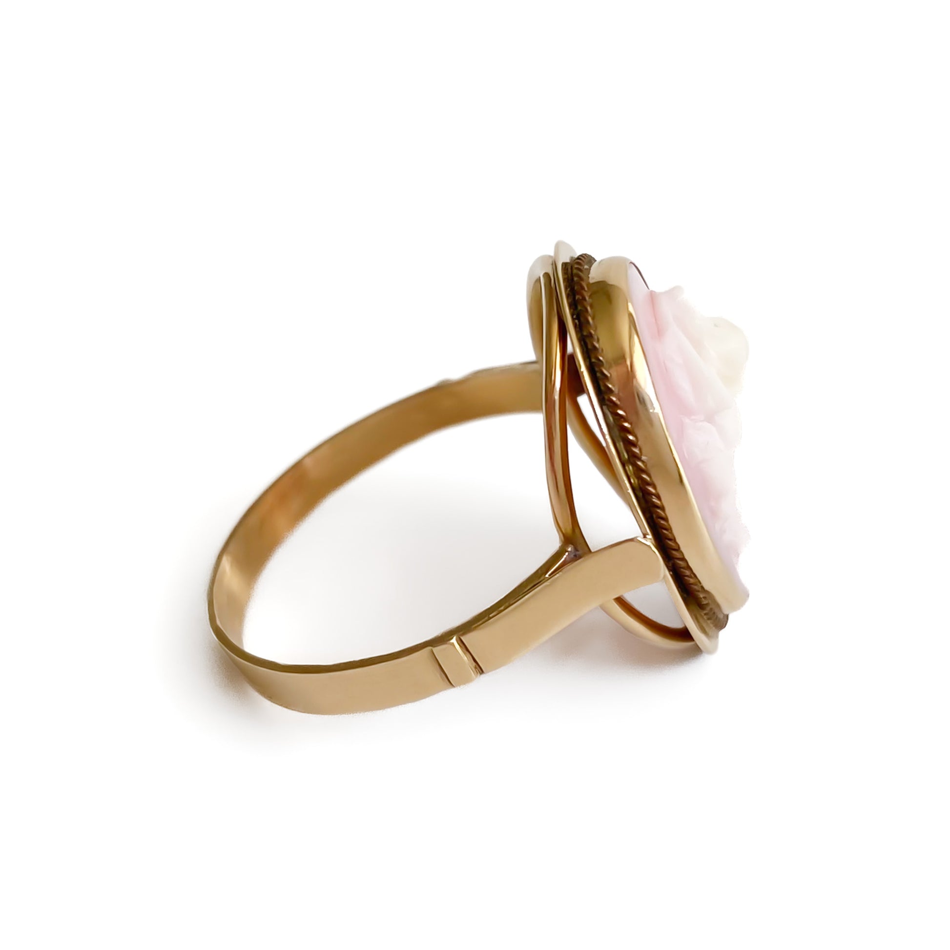 Pretty vintage 9ct yellow gold ring set with a beautifully carved rose cameo.