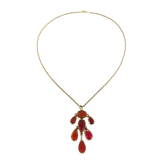 Gorgeous vintage 9ct gold pendant set with dangling teardrop garnets, on a 9ct gold chain.