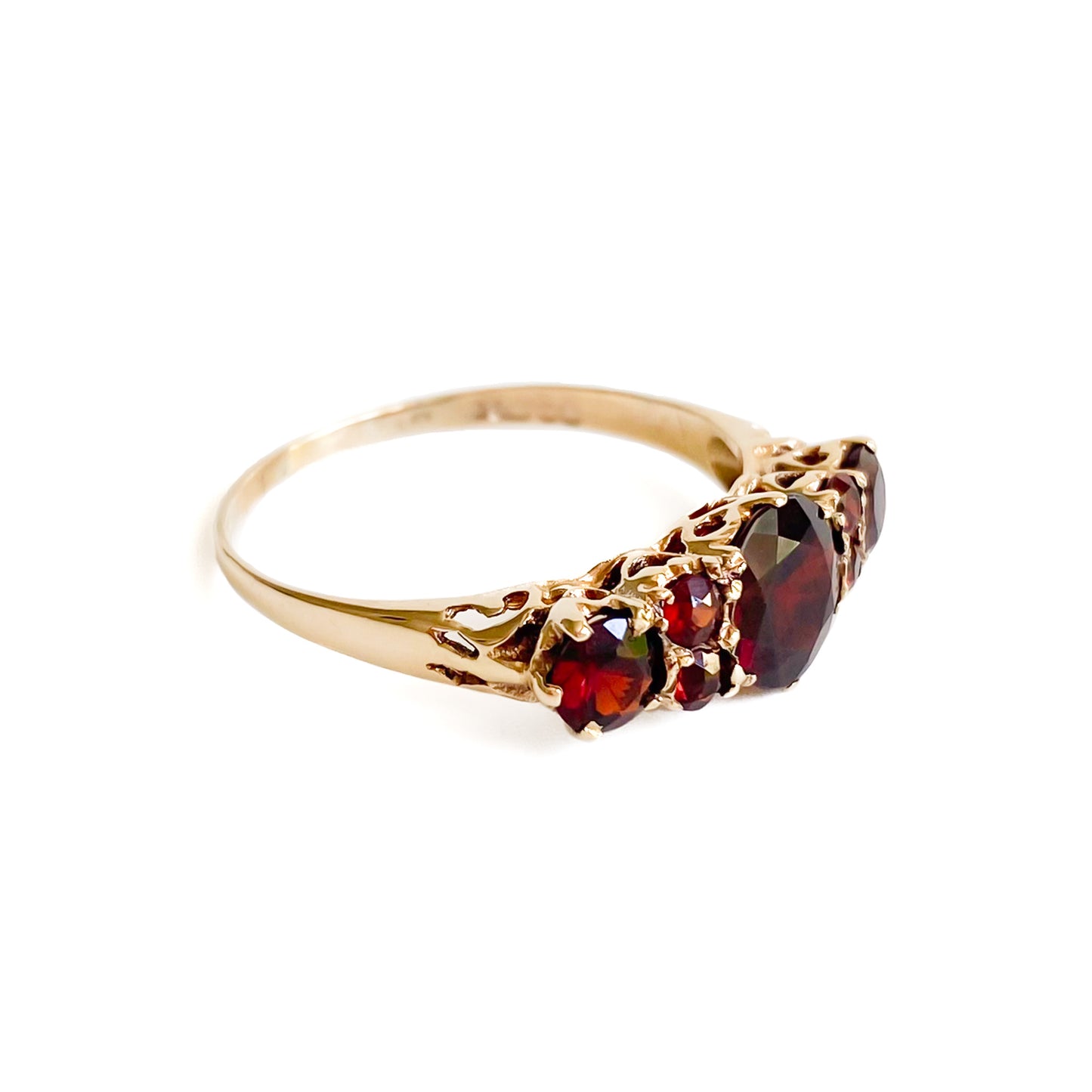 Lovely vintage 9ct yellow gold ring set with seven deep red faceted garnets. England.