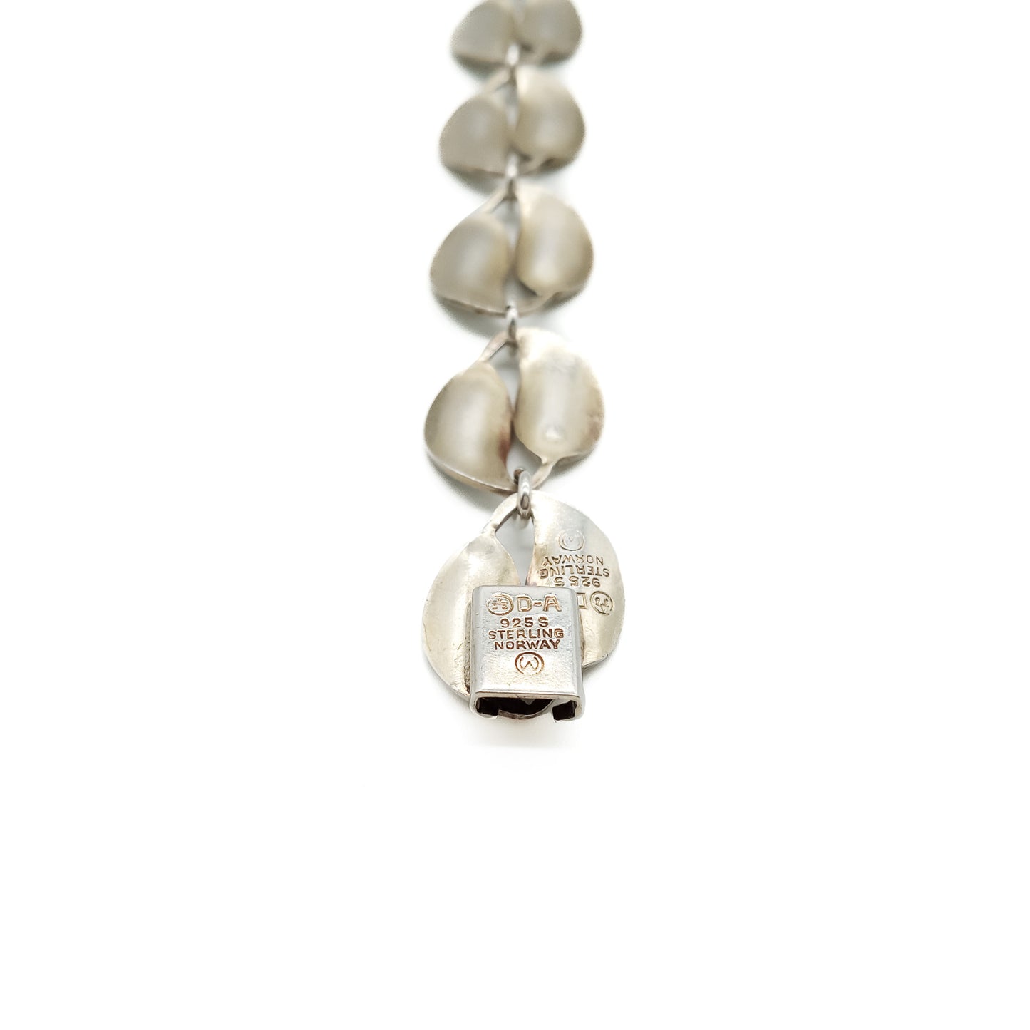 Stylish white enamelled silver gilt vintage leaf bracelet. Would work beautifully as a bridal accessory. Has a matching necklace. David Anderson. Norway.