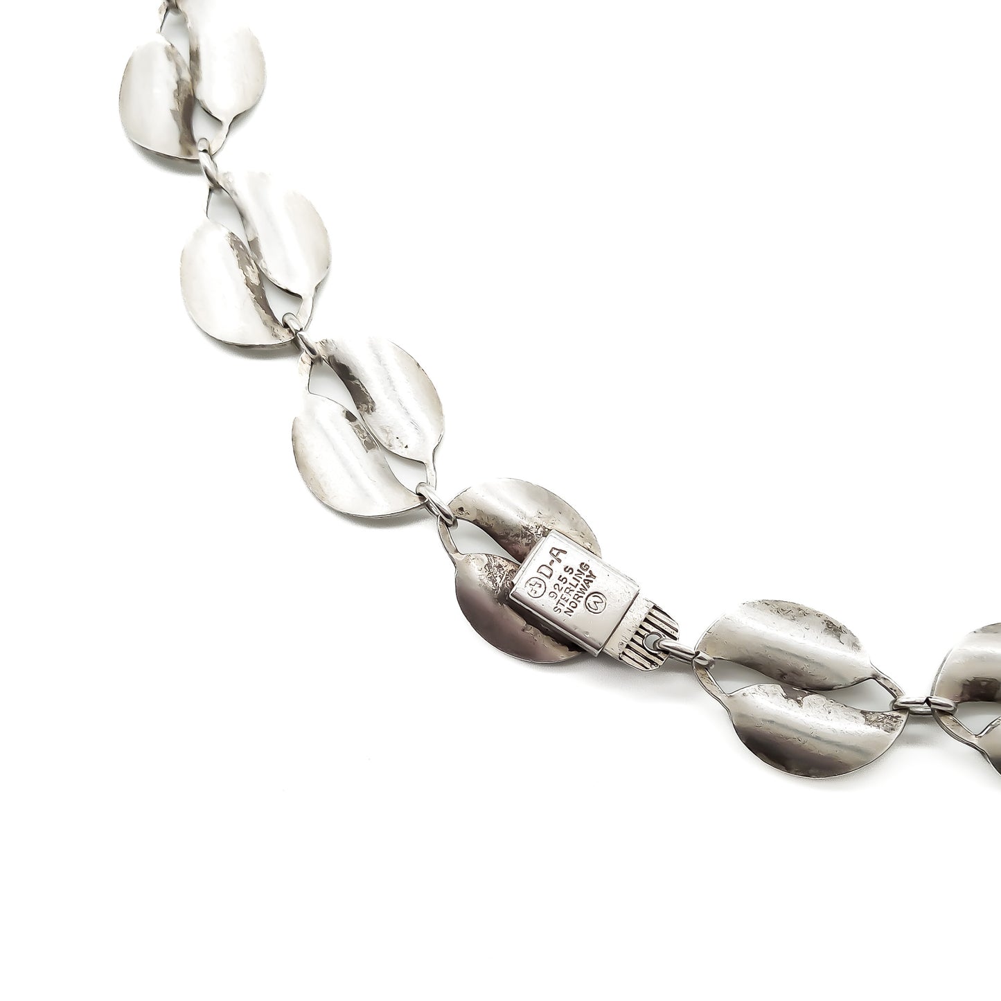 Stylish white enamelled silver gilt vintage leaf necklace. Would work beautifully as a bridal accessory. Has a matching bracelet.