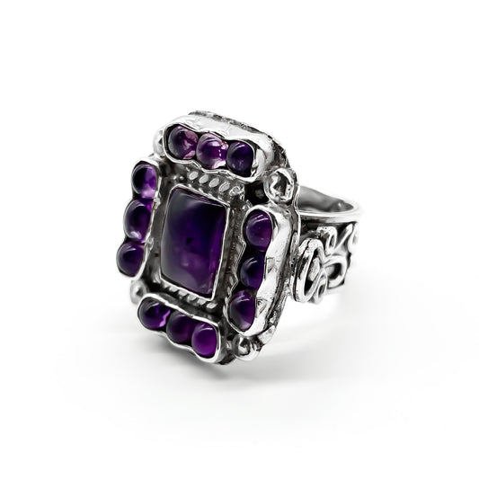 Charming vintage Mexican sterling silver ring set with deep purple cabochon amethysts. 