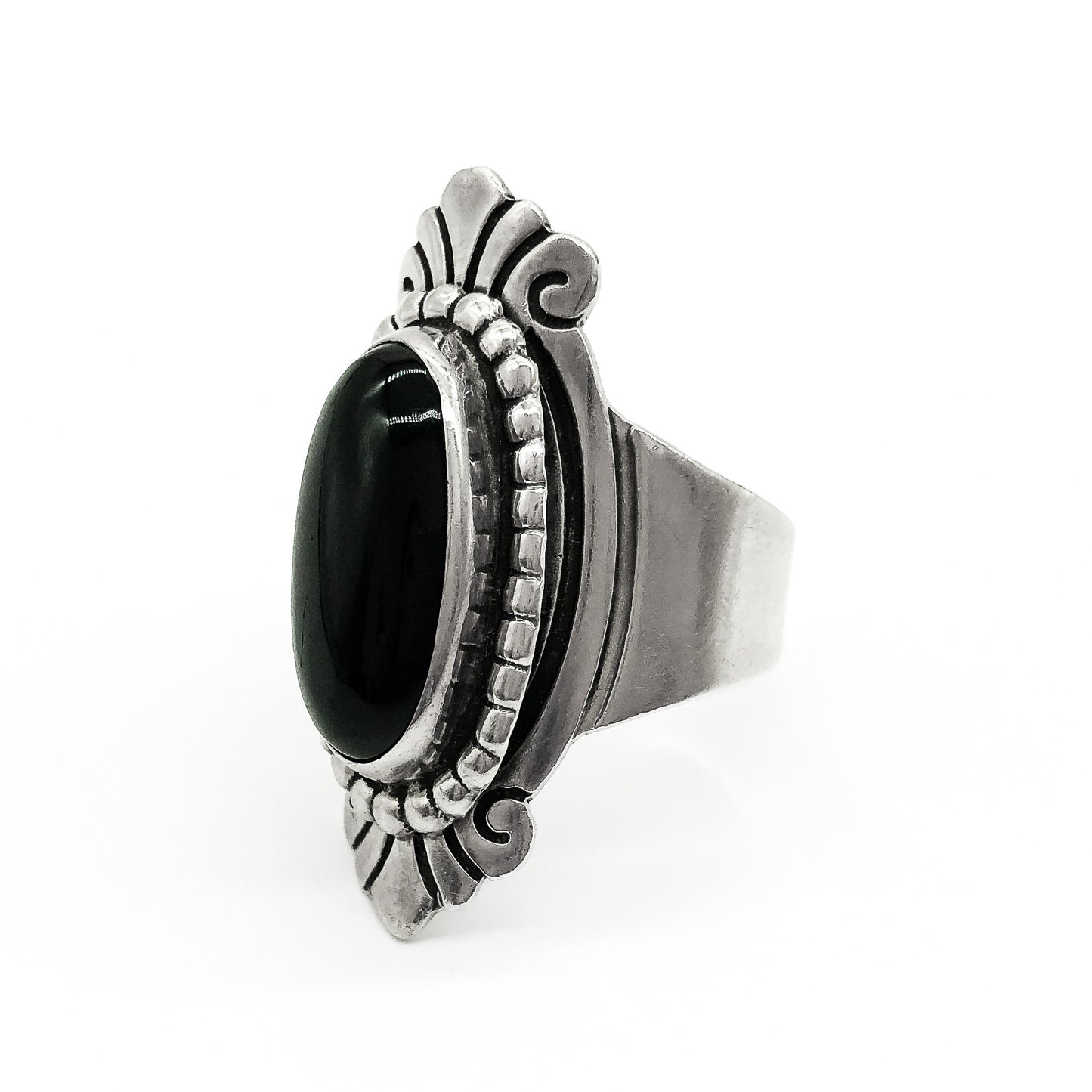Very stylish large vintage Mexican sterling silver ring set with a striking onyx cabochon stone. Designer made.