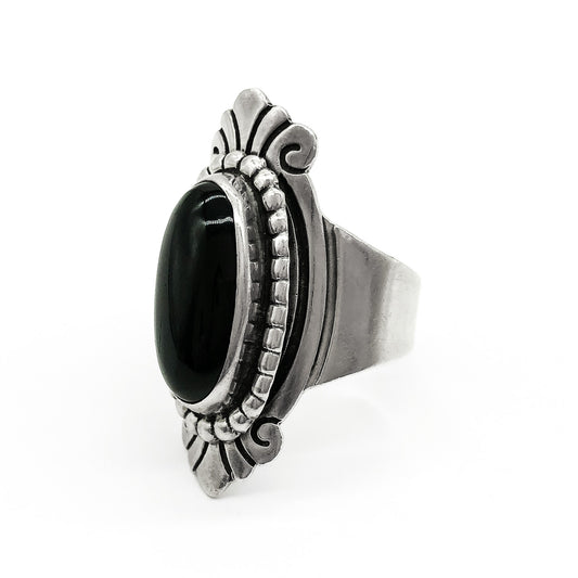 Very stylish large vintage Mexican sterling silver ring set with a striking onyx cabochon stone. Designer made. 