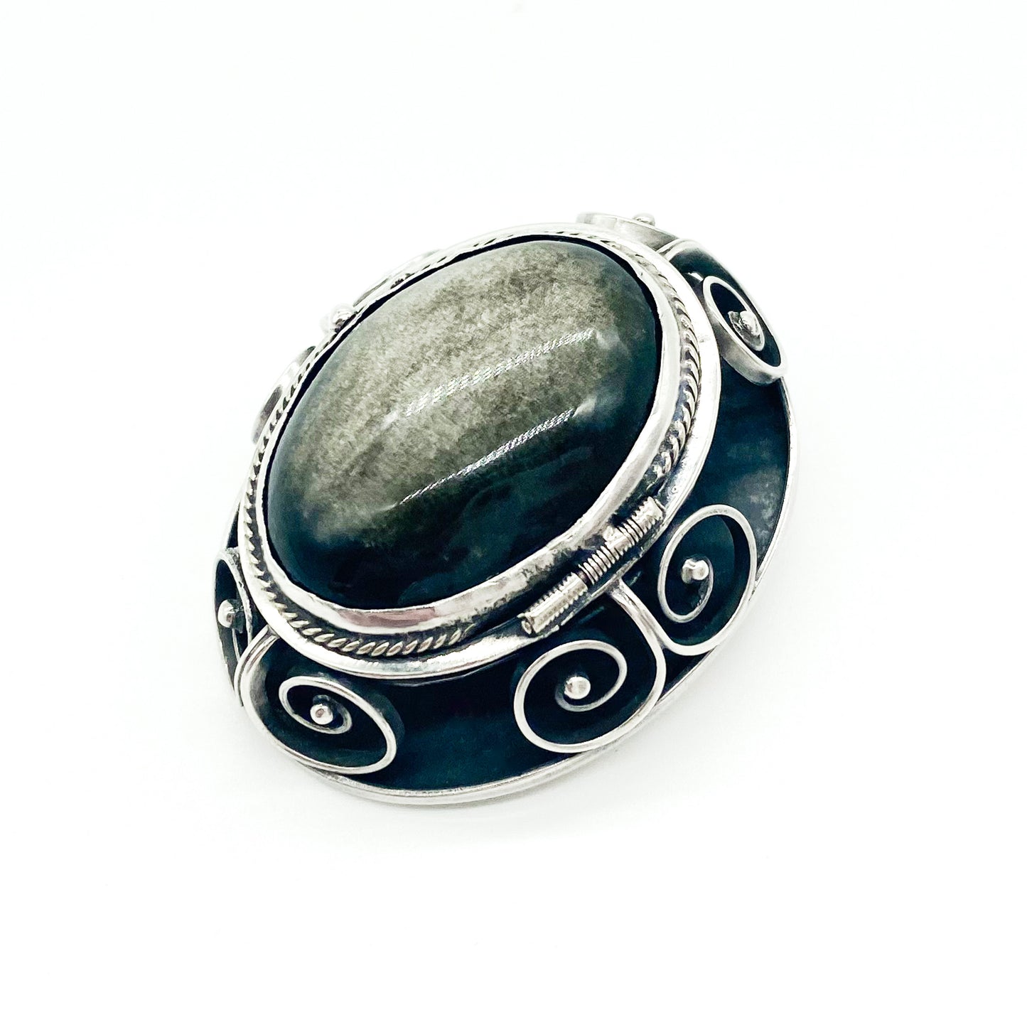 Vintage sterling silver Mexican poison pendant set with a luminescent brown cabochon labradorite stone. Can also be worn as a brooch.
