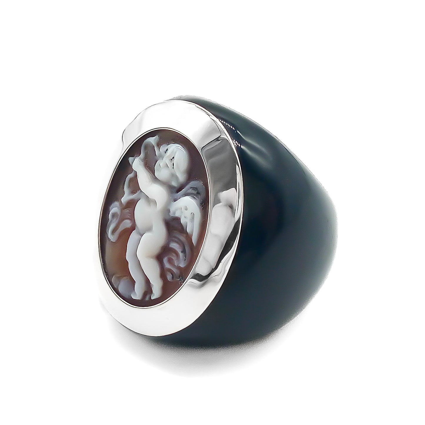 Sterling silver and horn vintage ring set with an exquisite cameo depicting a cherub with an arrow and a bow.