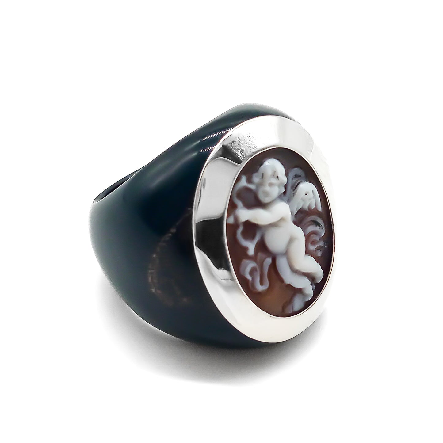 Sterling silver and horn vintage ring set with an exquisite cameo depicting a cherub with an arrow and a bow.