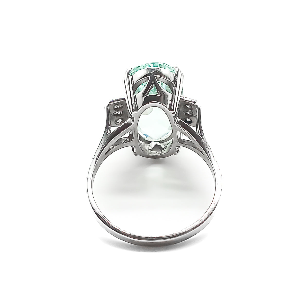 Magnificent 18ct white gold ring set with a beautifully faceted 7ct oval aquamarine and six small diamonds.