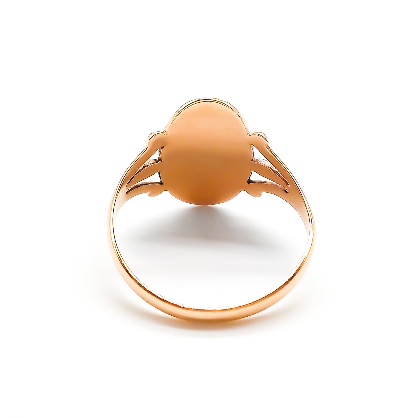 Lovely 9ct rose gold signet ring with horseshoe motif, ideal to be engraved. Circa 1940’s