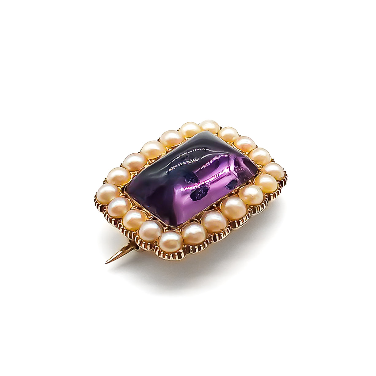 Lovely Georgian 15ct gold brooch set with a cabochon amethyst, surrounded by twenty lustrous seed pearls.