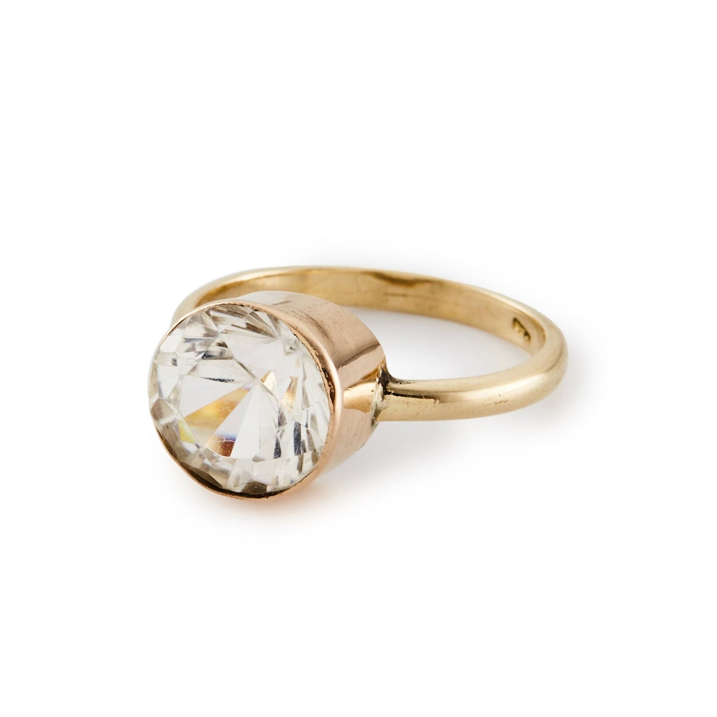 Elegant vintage 12ct gold ring, set with a beautifully faceted, round, natural quartz.