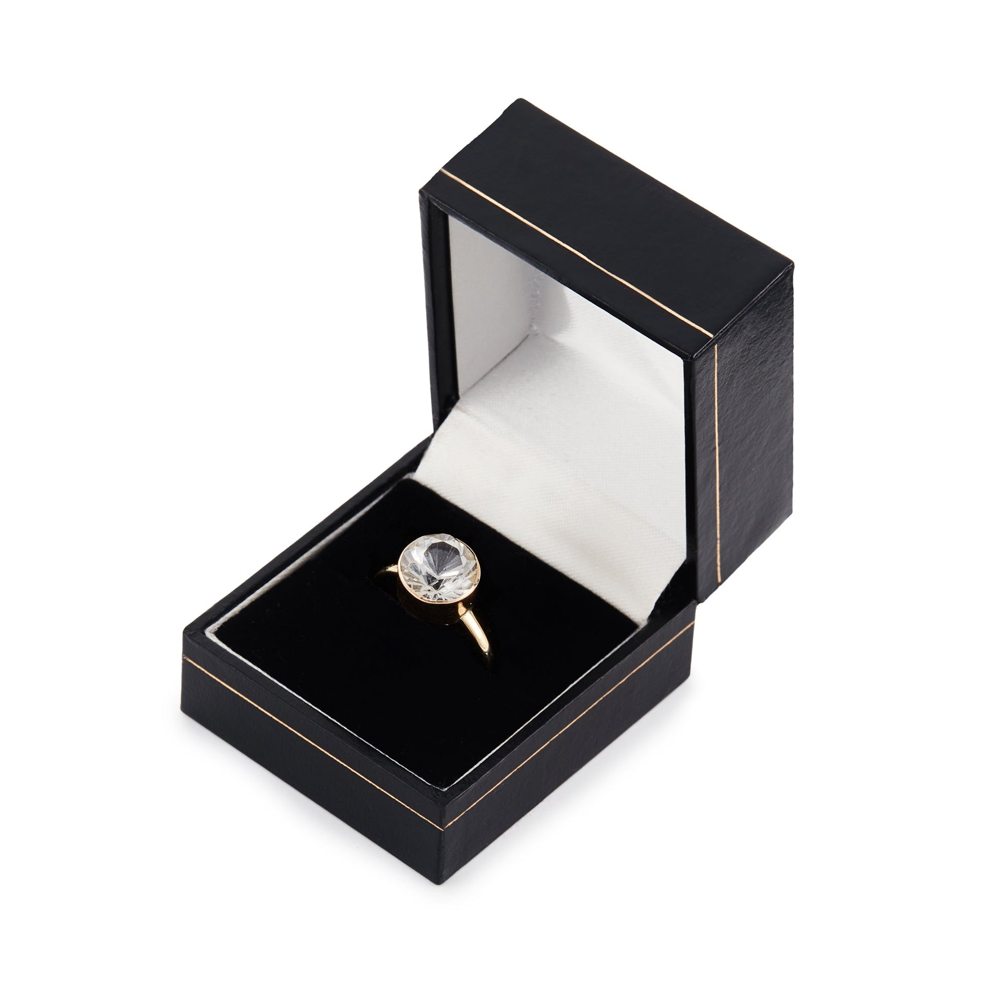 Elegant vintage 12ct gold ring, set with a beautifully faceted, round, natural quartz.