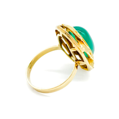 Stunning 14ct yellow gold ring set with a bright green oval chrysoprase cabochon, surrounded by a textured gold border.