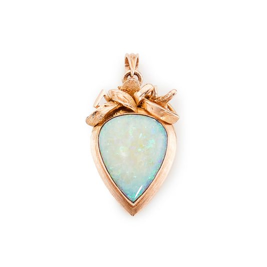 Lovely 14ct rose gold pendant set with a luminous opal.