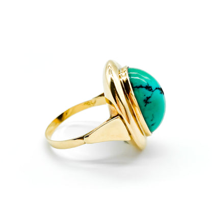 Stylish 14ct rose gold vintage ring set with a beautiful oval turquoise cabochon.  Circa 1940’s