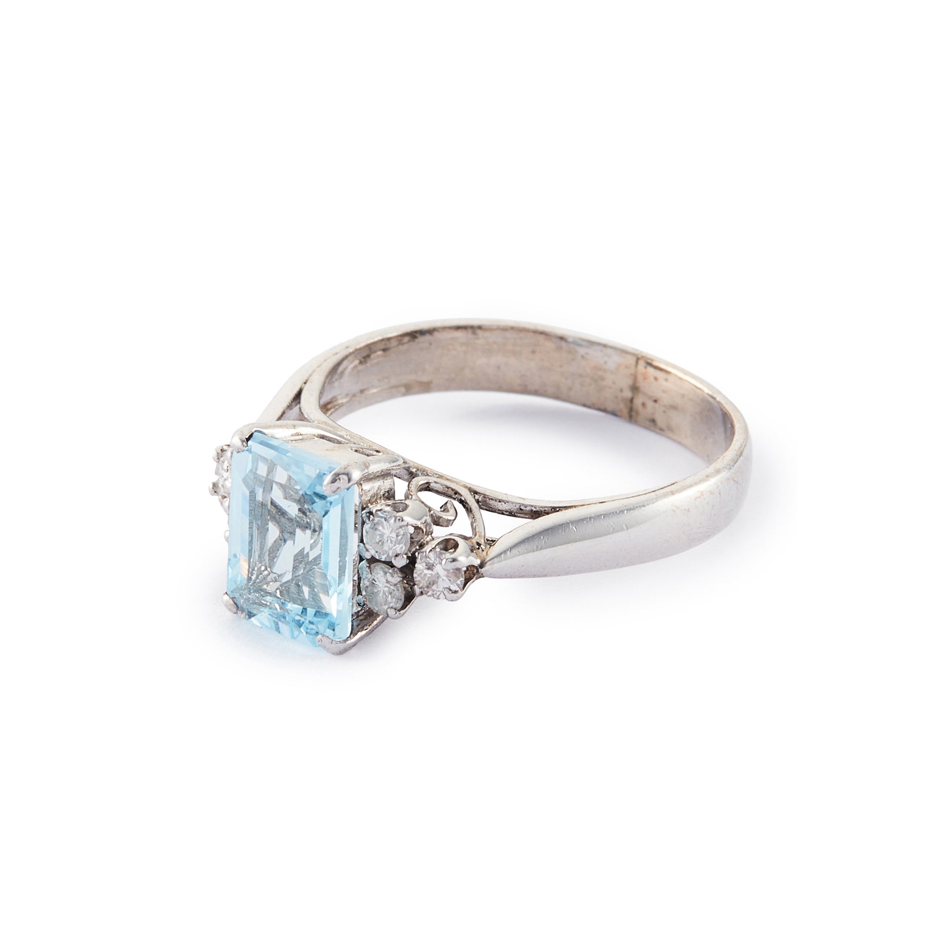Classic vintage 14ct white gold ring set with a light blue emerald-cut aquamarine flanked by three 0.05ct diamonds on each side. Size: M½
