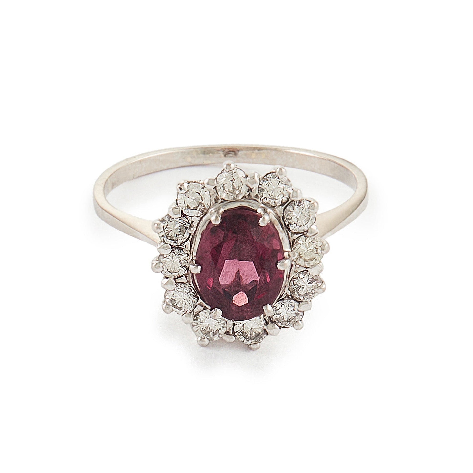 Exquisite vintage 14ct white gold ring set with a beautiful ruby-coloured rhodolite garnet surrounded by twelve natural 0.6ct diamonds.