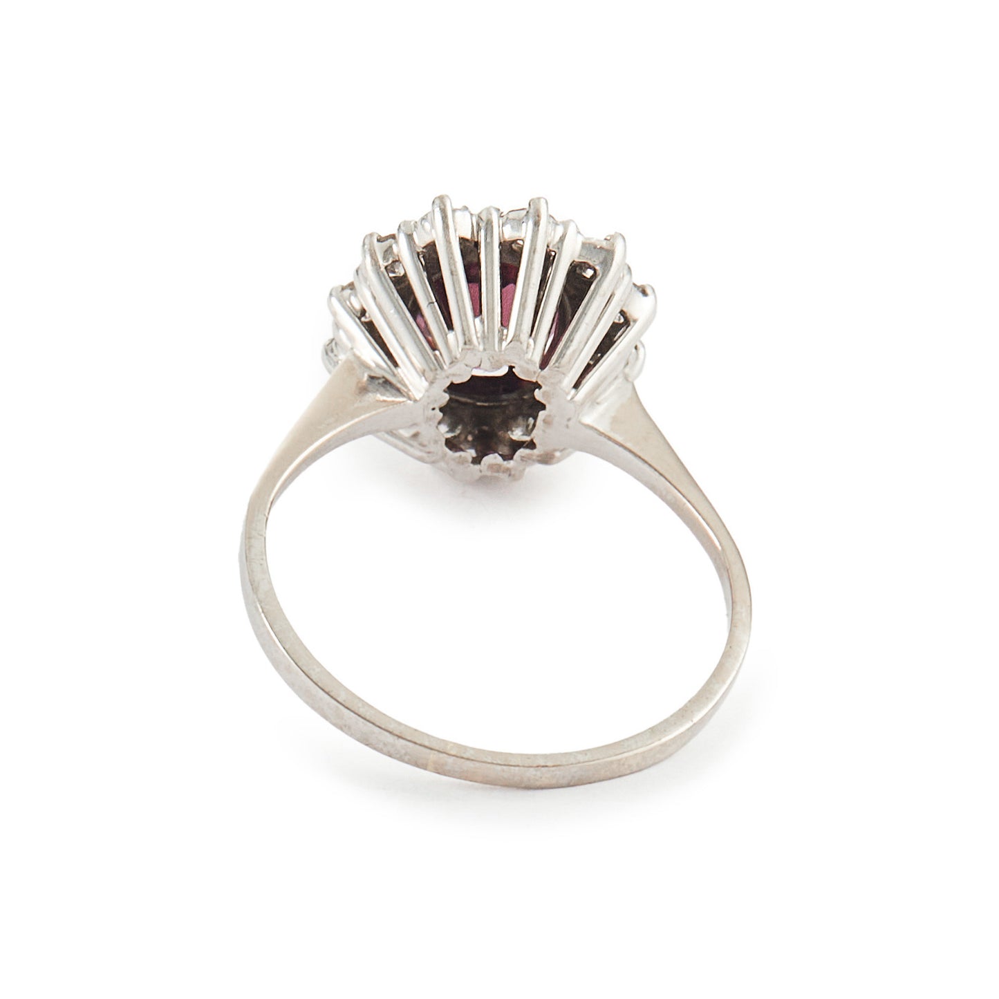Exquisite vintage 14ct white gold ring set with a beautiful ruby-coloured rhodolite garnet surrounded by twelve natural 0.6ct diamonds.