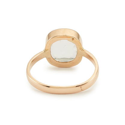 Very unusual 15ct gold ring with a cushion-cut lab-grown sapphire in a tube setting. Comes with a Gem Lab ID.