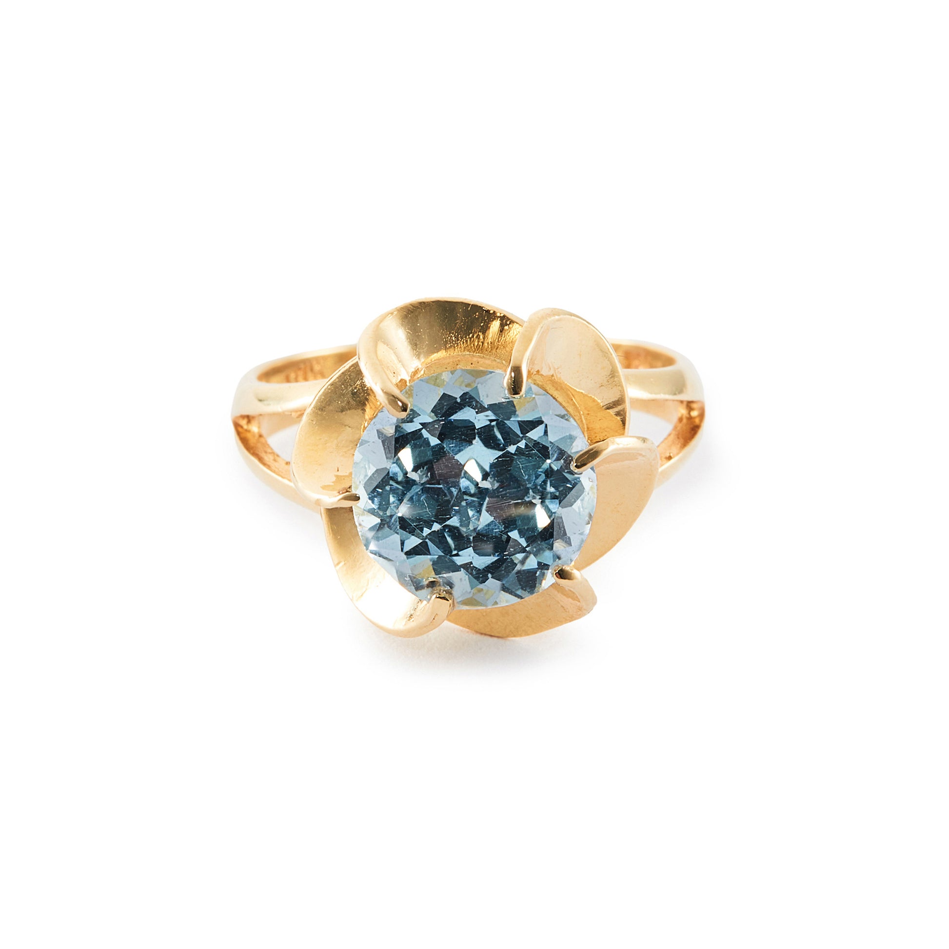 Pretty 18ct yellow gold ring set with a beautifully faceted, light-blue aquamarine in a claw setting that looks like a flower.