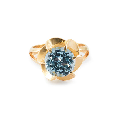 Pretty 18ct yellow gold ring set with a beautifully faceted, light-blue aquamarine in a claw setting that looks like a flower.