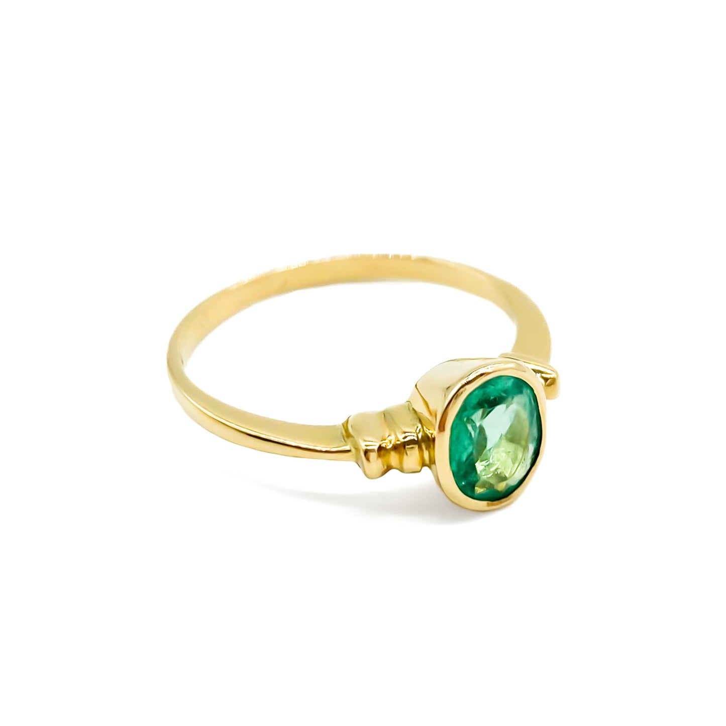 Vintage 18ct yellow gold ring set with a gorgeous bright green oval emerald. Argentina