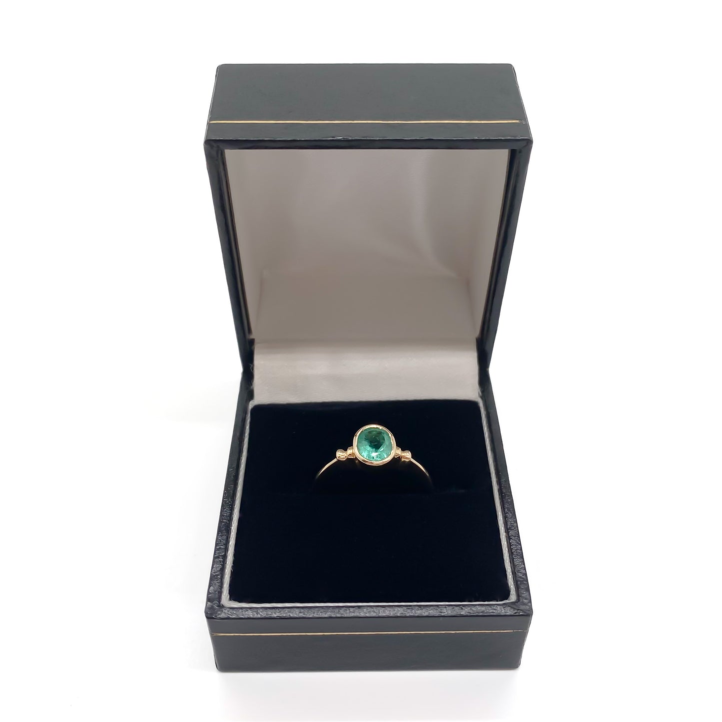 Vintage 18ct yellow gold ring set with a gorgeous bright green oval emerald. Argentina