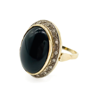 Magnificent vintage 18ct gold ring set with sixteen small diamonds and an oval cabochon onyx stone. Argentina