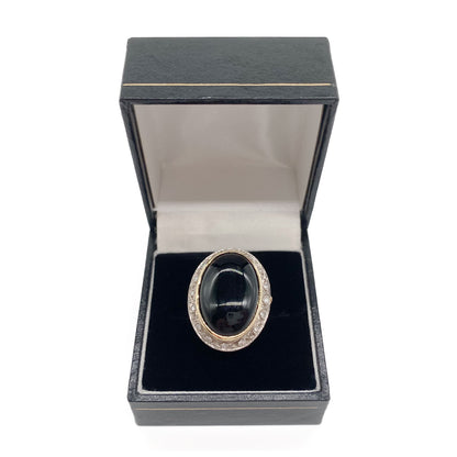 Magnificent vintage 18ct gold ring set with sixteen small diamonds and an oval cabochon onyx stone. Argentina