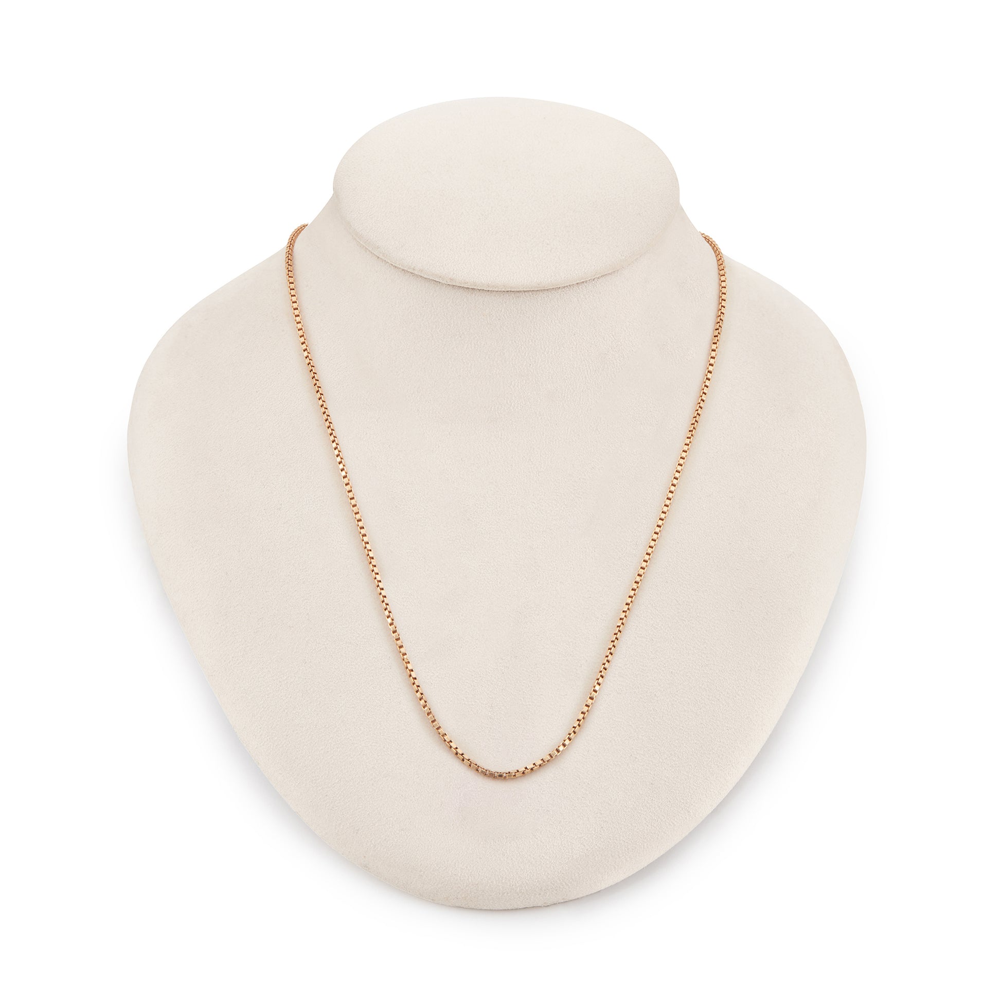 Classic 18ct gold Unoaerre box link chain.
