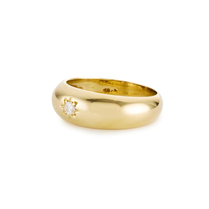 Classic vintage 18ct yellow gold gypsy ring, set with a 0.15ct diamond.