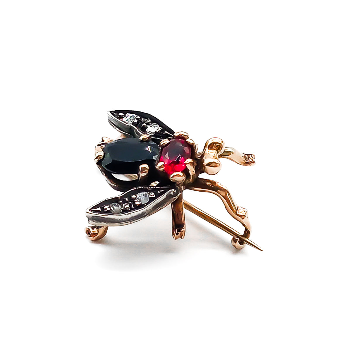 Charming 18ct rose gold and silver insect brooch set with a faceted onyx, garnet and four flat-cut diamonds. Italy