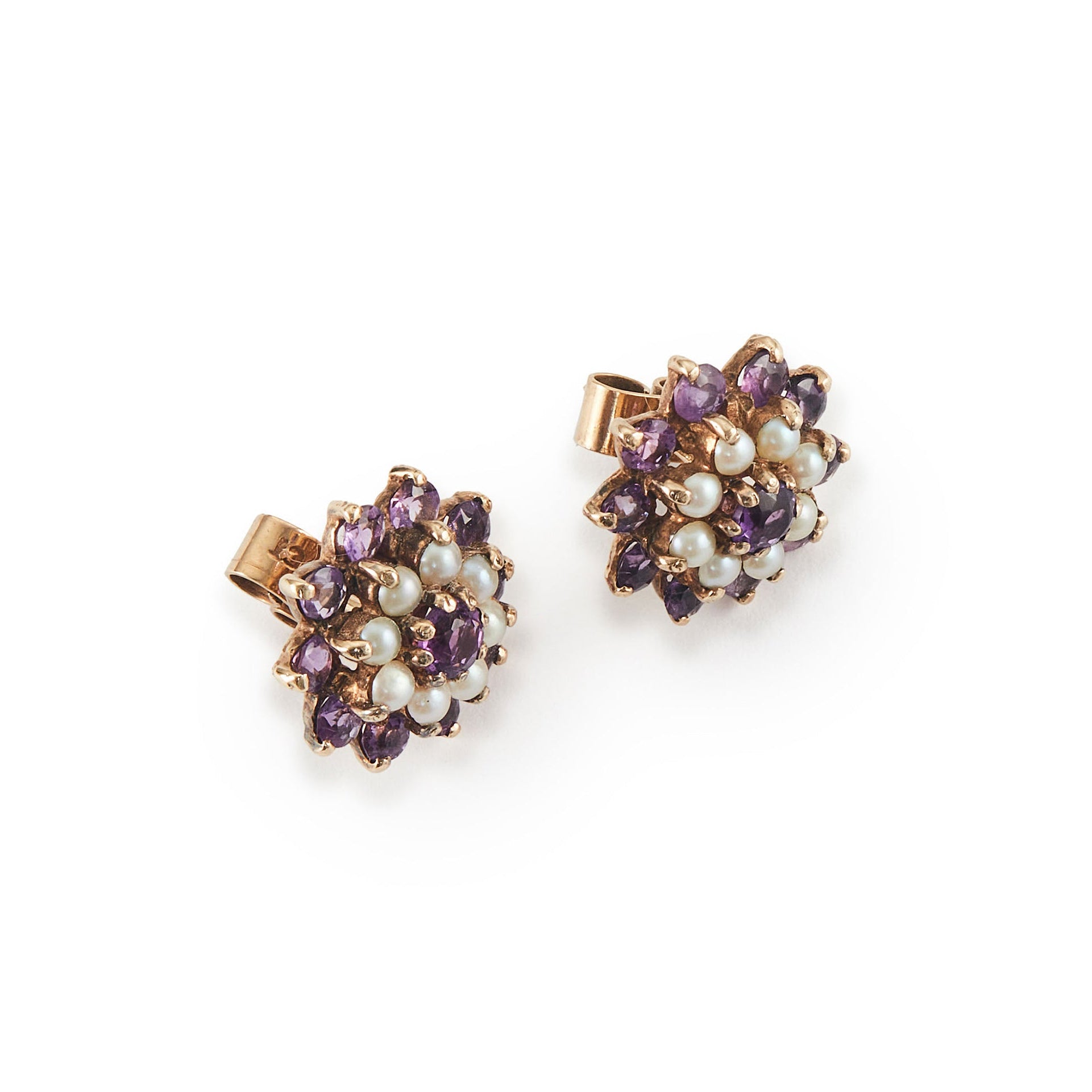 Pretty 9ct gold stud earrings, with beautifully faceted amethysts and seed pearls which are claw-set in the shape of a flower.
