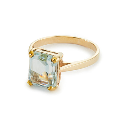 Elegant vintage 9ct gold ring with a beautifully faceted light blue +-2.5ct emerald-cut aquamarine in a four-prong setting.