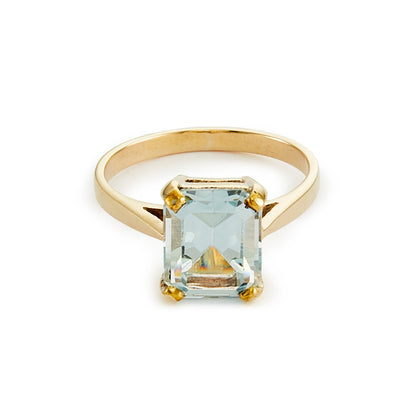 Elegant vintage 9ct gold ring with a beautifully faceted light blue +-2.5ct emerald-cut aquamarine in a four-prong setting.