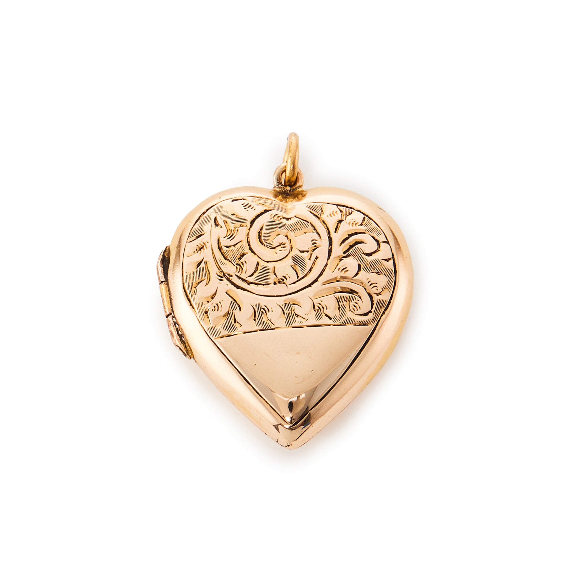 Beautifully engraved 9ct gold back and front heart shaped locket. Circa 1930’s