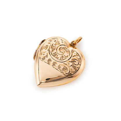 Beautifully engraved 9ct gold back and front heart shaped locket. Circa 1930’s