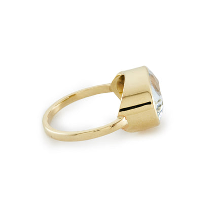 Stylish 9ct gold ring, set with a beautifully faceted light blue topaz.